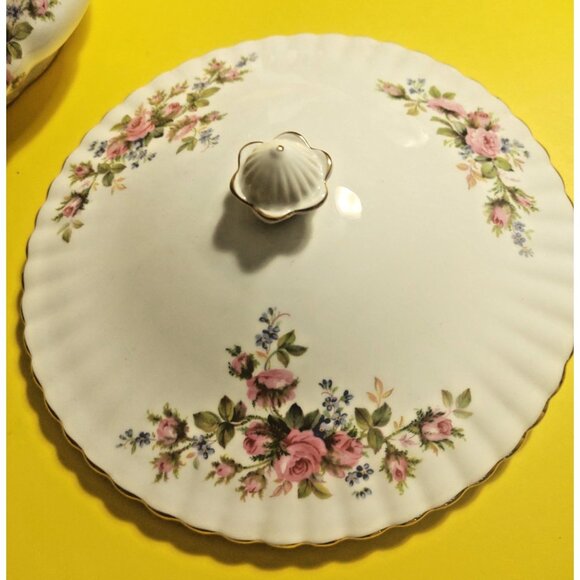 Vintage Royal Albert "Moss Rose" Handled & Lidded Soup/Vegetable 12" Tureen - Picture 8 of 14